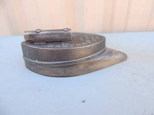 lot 13 image: Harper Chicago 35 Pat. August 27 07 cast iron 2x6x2