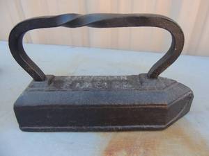 lot 23 image: American Farmer co. cast iron with twisted handle 7x11x3
