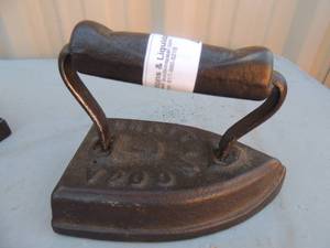 lot 41 image: Chaty Nora cast iron #7 4x6x5