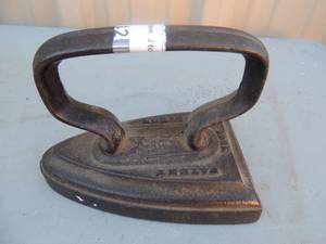 lot 42 image: Pateet legend 00cast iron 1860  5x6x4