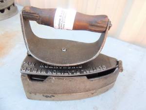 lot 49 image: Central flatIron MFG. Co. Berghouston No. 4 #5 6x7x4