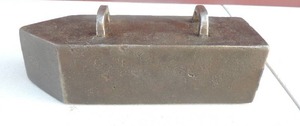 lot 51 image: Cast Iron no handle 2 loops no markings 9x3x3