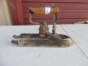 lot 52 image: New York Steam Iron Style PB54 #996 Mfg. by NY pressing in co. Inc. NY, NY 14x3x9