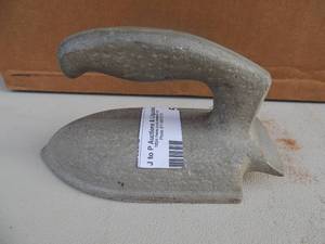 lot 59 image: Silver iron no markings 6x3x4