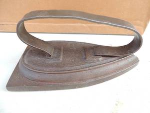 lot 61 image: Marked MB-cast Iron 7x3x3