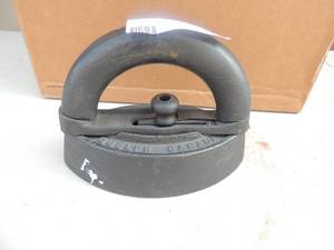 lot 64 image: Taylor Forbes black cast  iron Guelph, Canada 6x3x5