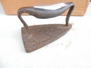 lot 67 image: Cast iron no markings 5x3x3