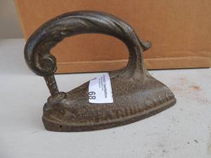 lot 68 image: Cast iron marked 6bks. Co. 6x4x4