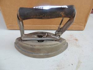 lot 70 image: Cast iron no handle 2 loops no markings 9x3x3