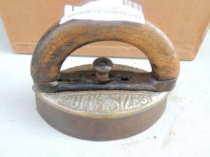 lot 71 image: Best on earth cast iron marked Potts size3 removable handle 6x3x5