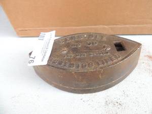 lot 76 image: Cast iron no handle #90 pat. May 5,1908 6x3x2