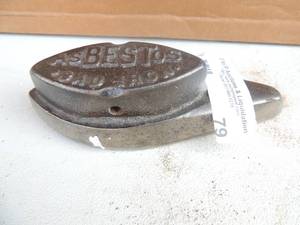 lot 79 image: cast iron no handle marked sad iron 6x2x2