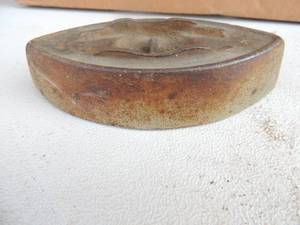 lot 82 image: Cast iron bottom no handle 1 loop no markings 5x2x1