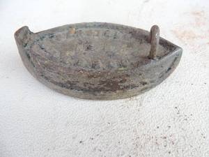 lot 83 image: Cast iron bottom no handle 1 loop marked sensible#6 NRS and Co. 4x2x2