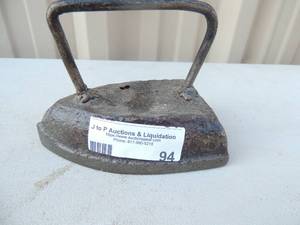 lot 94 image: Cast iron with handle no markings 6x3x4