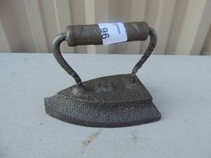 lot 96 image: cast iron with handle marked #5 textured 6x3x4