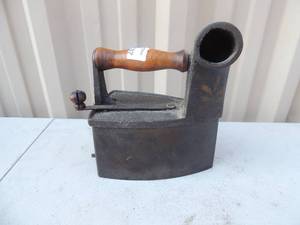 lot 107 image: Cast iron with handle marked with s on back 7x4x9