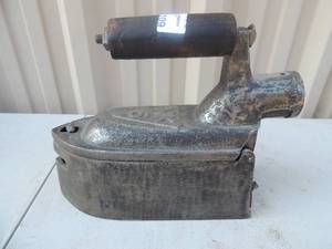lot 109 image: Cast iron with handle marked NK6 10x4x9