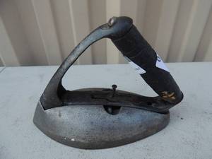 lot 110 image: cast iron with removable handle 7x3x5