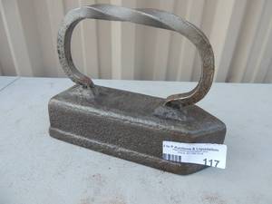 lot 117 image: Cast iron with handles no markings 9x3x7