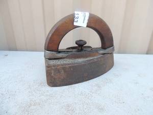 lot 133 image: Cast iron with removable handle marked enterprise MFG. Co. Philadelphia Pat. May 24 1878 marked dates April 24 1871-october 1 1867-october 7 1879 6x3x5