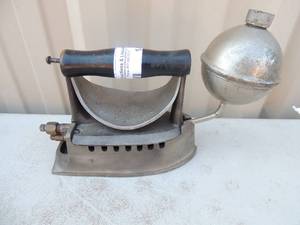 lot 142 image: Cast iron with handle has gassteam canister marked the ideal sad iron MFG. Co. Cleveland ,ohio Oat. March 5 1901 7x3x5