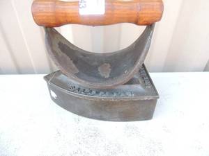 lot 143 image: Cast iron with removable handle marked bless and drake salamander box iron 6x3x5e