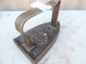 lot 145 image: Cast iron with handle marked CD 6x3x3