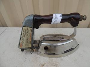 lot 164 image: Metal iron with handle radiant self heating iron Patent# 2065492 Dec. 22 19936 Radiant products Inc. 7x4x6