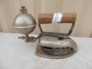 lot 166 image: Metal iron with handle  has gassteam chamber marked model #52059870 7x4x6
