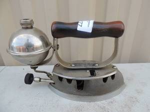 lot 177 image: Cast iron with handle has gassteam canister attached marked The diamond iron MFD by the Akron lamp company akron ohio made in USA 7x4x6