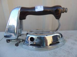 lot 186 image: Cast iron with handle has gassteam canister wooden handle marked diamond the akron lamp and mfg. co. patent #2065492 12221936