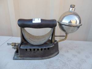 lot 188 image: cast iron with handle has gassteam canister Ideal co. Springdale ohio pat# July 4 1911  7x3x5