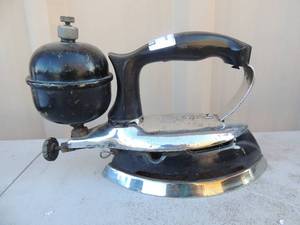 lot 193 image: Cast iron with handle has gaswater canister marked Coleman instant lite model# 609 made in USA 8x4x6