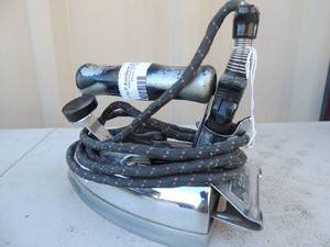 lot 202 image: Cast iron with handle has outlet plug marked general electric Hotpoint calrod cat no. 119f96 volts 115 watts 1000 7x4x5