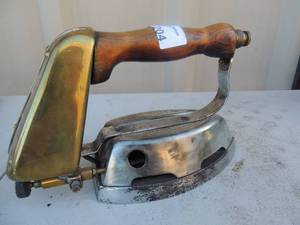 lot 204 image: cast iron with wood handle has gas steam canister marked diamond the akron lamp co. pat#2965492-12221936 7x4x6