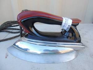 lot 205 image: Cast iron with handle has outlet cord no markings 9x5x5