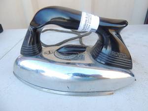 lot 206 image: cast-iron with handle has outlet cord marked proctor no other markings 9x4x5