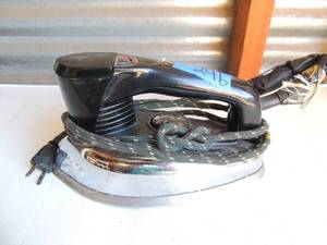 lot 246 image: Metal iron with handle and plug 10x4x5