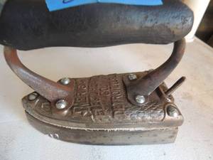 lot 255 image: cast iron with handle with handle American electrical heater co. No. 3-L