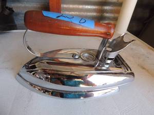lot 258 image: metal iron with handle Fostoria Barsted MFG. Co. Model no. 507 550 watts