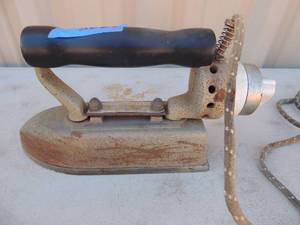 lot 265 image: Metal iron with handle and outlet cord marked Gross star electric iron MFD. By L. Behr stock co. chicago USA No, 20301 650 watts