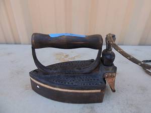 lot 268 image: Cast iron with handle and electric cord Pacific electric and heating co. Ontario