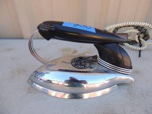 lot 270 image: Metal iron withhandle and power cord Lad Dover Knapp-monarch co. 1000 watts
