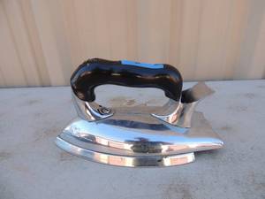 lot 272 image: Metal iron with handle Sunbeam iron master Chicago flexible shaft co.