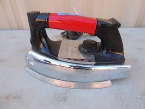 lot 276 image: metal iron with handle and outlet cord marked American beauty model 81AB American electric heater co. USA 1000 watts