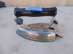lot 281 image: Metal iron with handle marked General Electric Hotpoint calron Cat. N. 159F68 330 watts