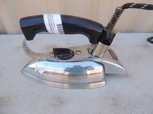 lot 292 image: Metal iron with handle and outlet cord Wizard Style #242 889 watts