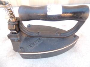 lot 296 image: Cast iron with handle and outlet cord singer pacific electric heating co. 6 lbs.