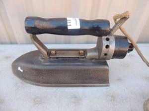 lot 311 image: cast iron with handle  and outlet no markings